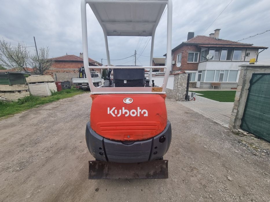 Багер Kubota KX36-3 и пътеки