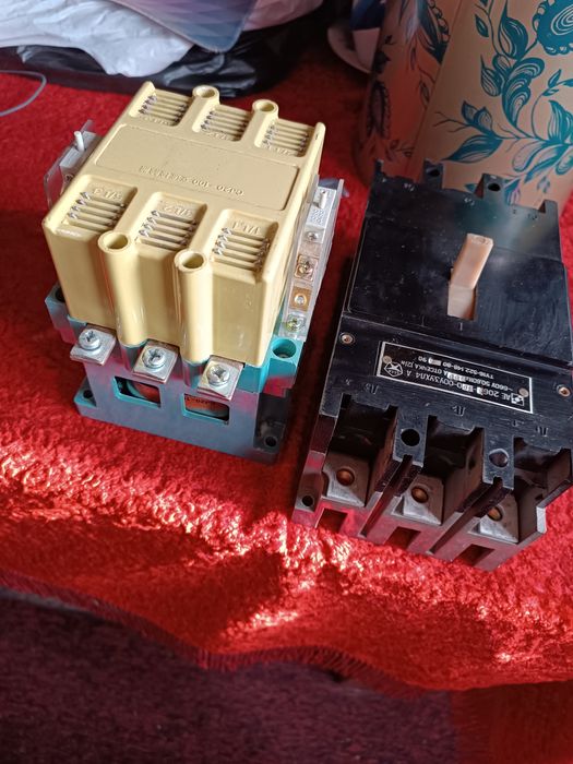 Автоматы электрические в отличном состоянии черный новый Советский