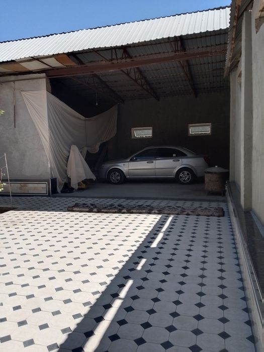 Юлни устида ховли сотилади