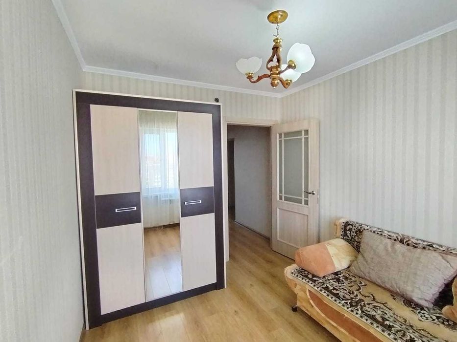 Продается  3  комн квартира Васильковский,35