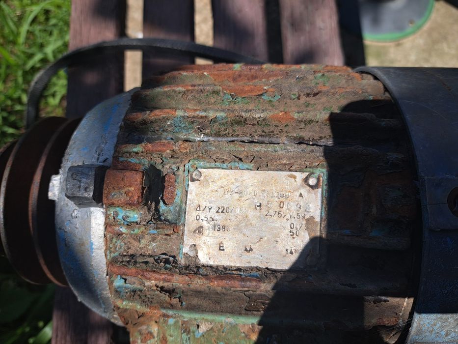 Motor electric 220 * 380 Va + bonus motor  mai mic