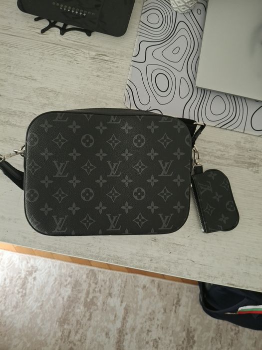 Продавам чантичка на Louis Vuitton tripple