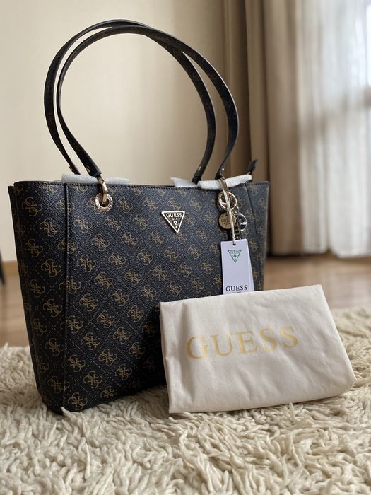 Дамска чанта Guess