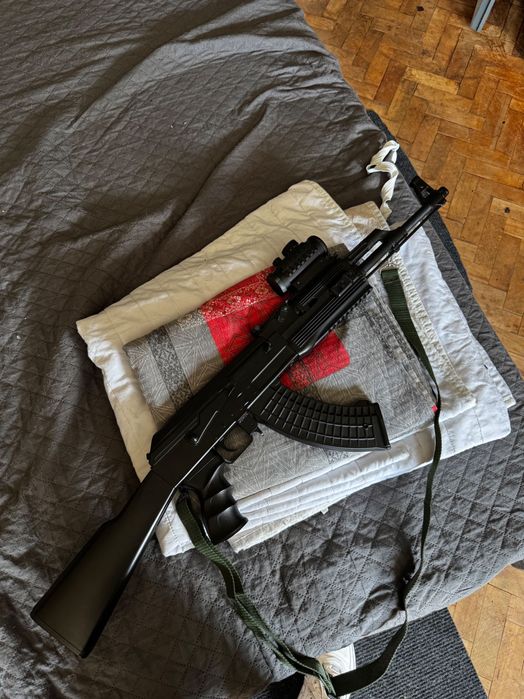 Еърсофт карабина CYMA AK47 с бързомерец Bushnell 1x30 Red/Green dot
