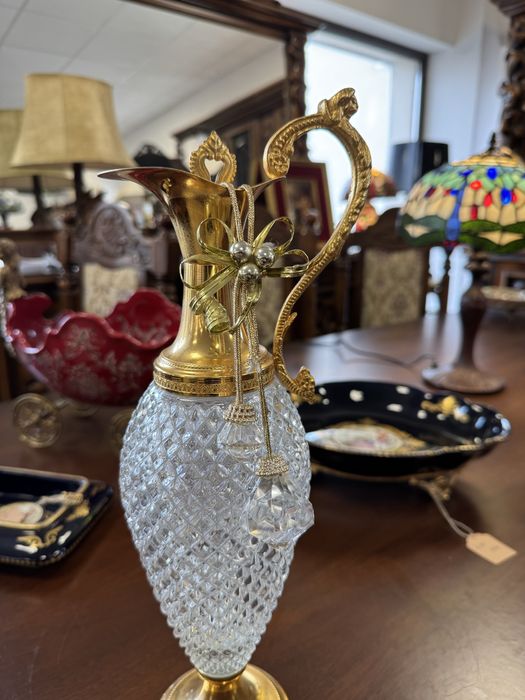 Carafa deosebita din cristal cu metal aurit