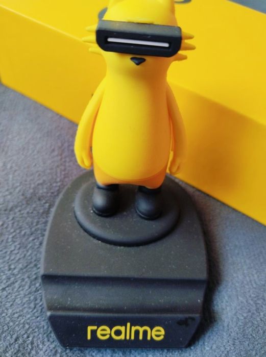 Продам смартфон realme C75