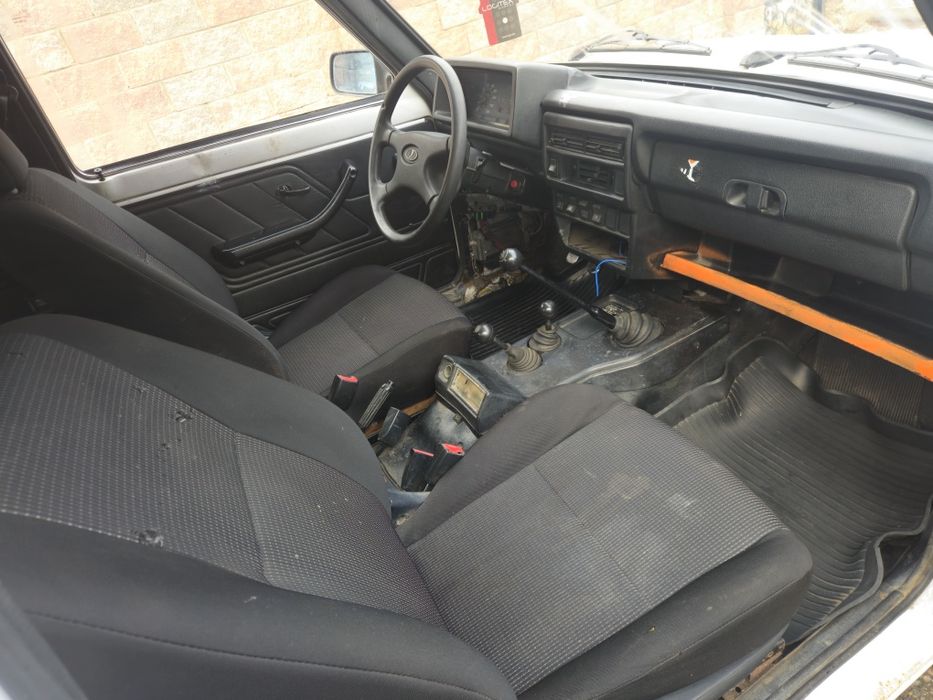 Продам ниву 2121