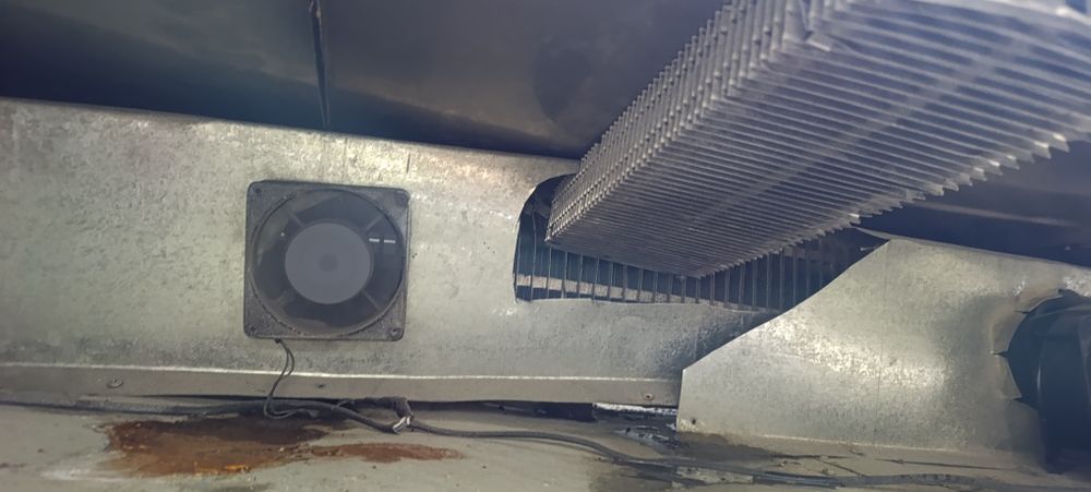 Витрина холодильник сотилади