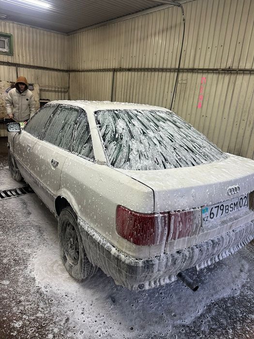 Срочно продам ауди 80 б3 1,8 на ходу