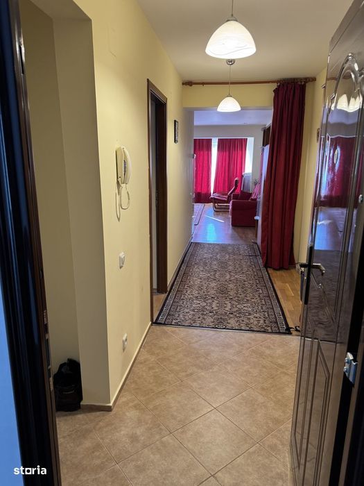 Vand apartament spatios, 2 camere in Sinaia