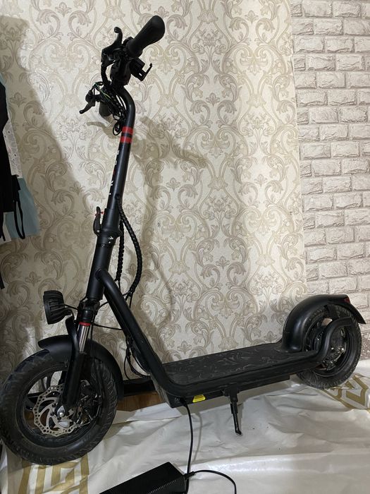 Продам электросамокат