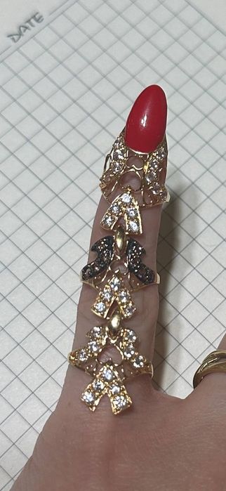 Кольцо на весь палец