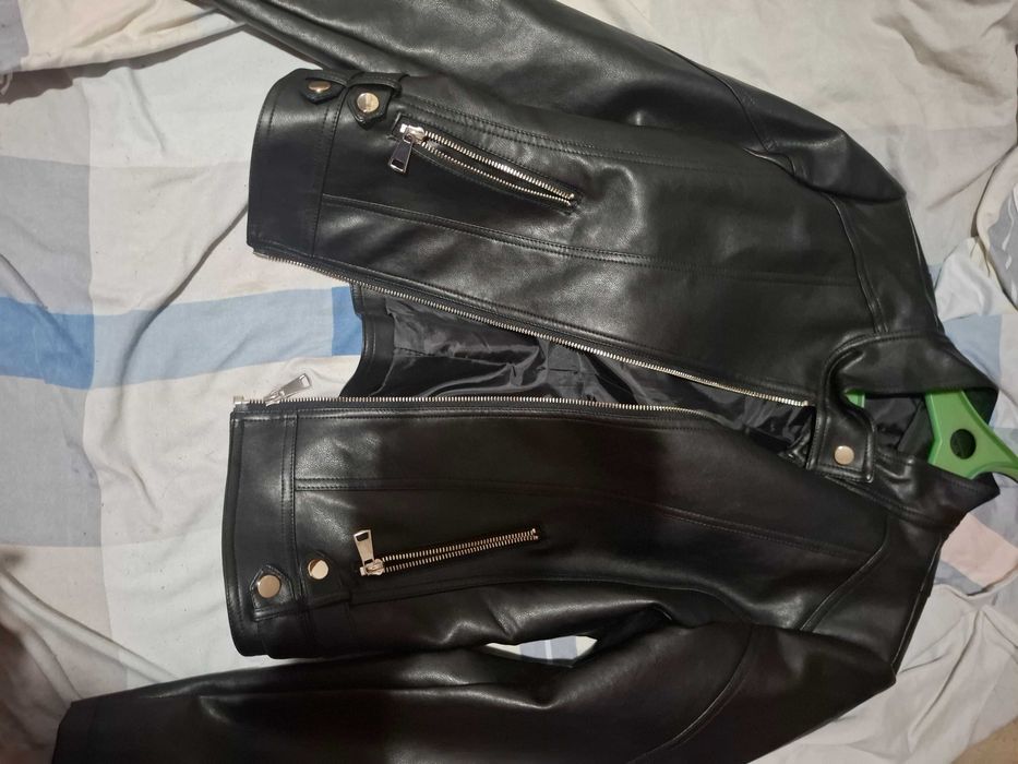 Кожанка новая черная