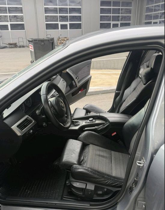 BMW 530i (E60) 2004 г.