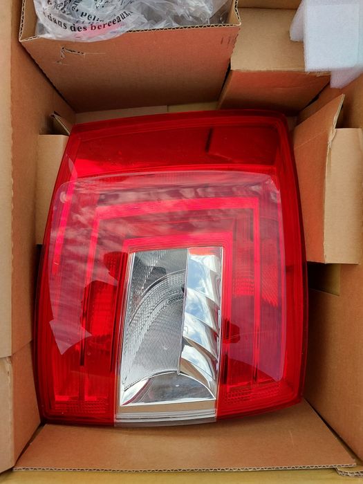 Заден ляв стоп Шкода Октавия нов