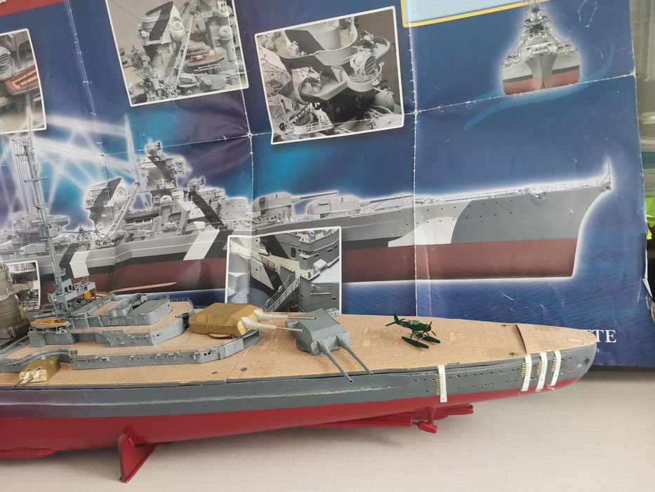 Vând sau schimb (din domeniul audio. ) Macheta Bismarck