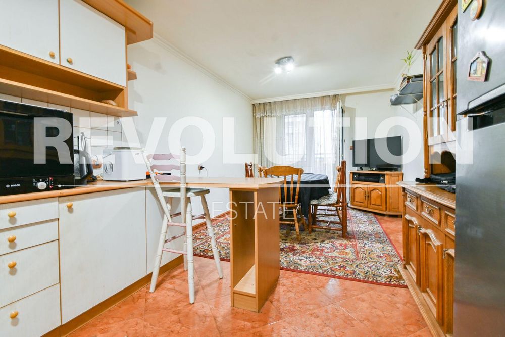 Дава се под наем Тристаен апартамент в София, Банишора - 120 кв.м за 896.58 € - Снимка #3