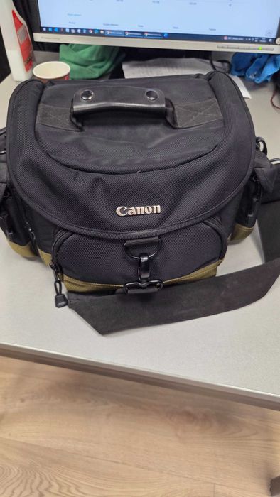 Оригинална фото чанта Canon – подплатена, с регулируеми прегради