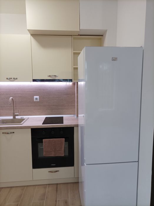 Дава се под наем Двустаен апартамент в Варна, Гръцка махала - 60 кв.м за 459 € - Снимка #2