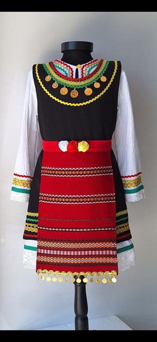 Народни носии за момичета и жени