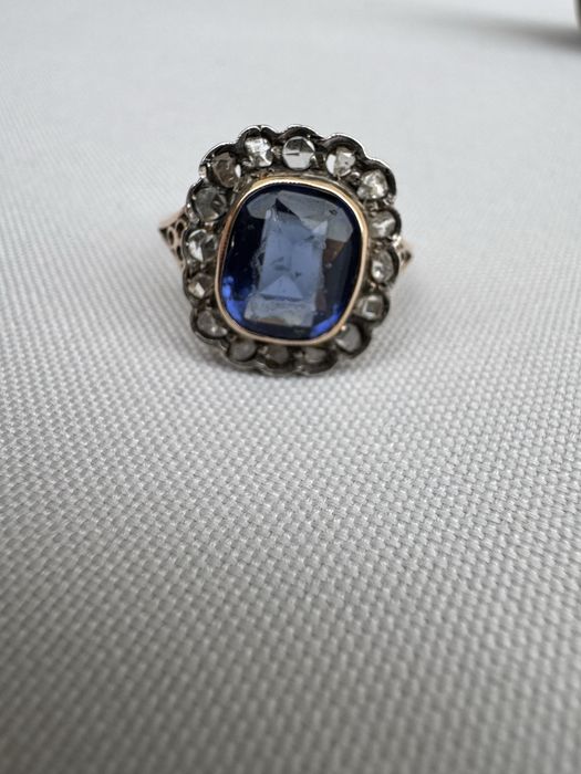 Inel aur, turmalina albastra si diamante montate in argint