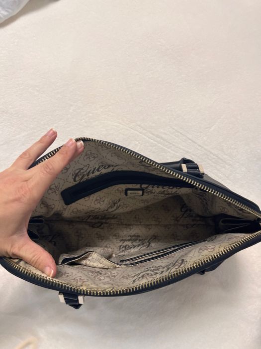 Дамска чанта Guess