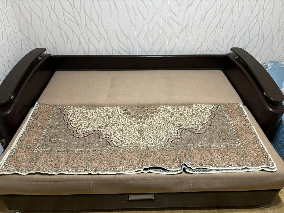 Диван с одним  креслом