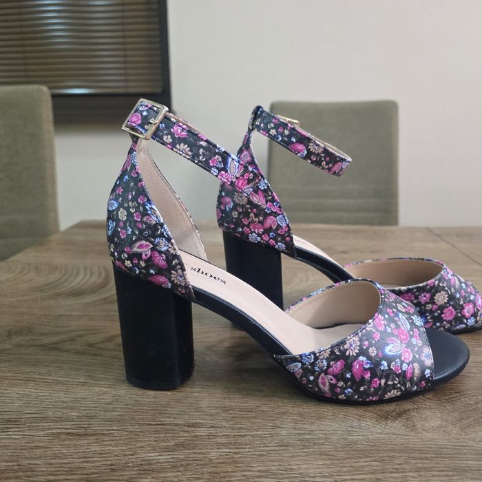 Сандали на токчета 41 номер