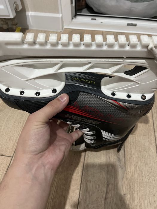 Продам коньки Bauer