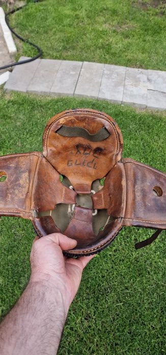 Cască de tanchist veche cu ochelari de protectie