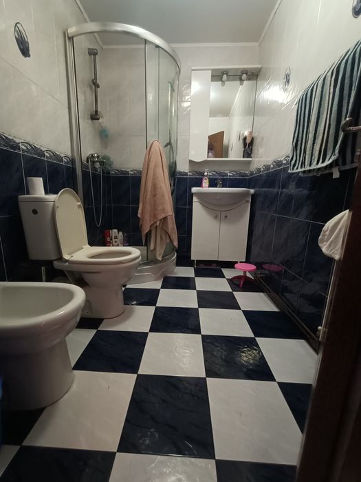 Vând apartament 3 camere