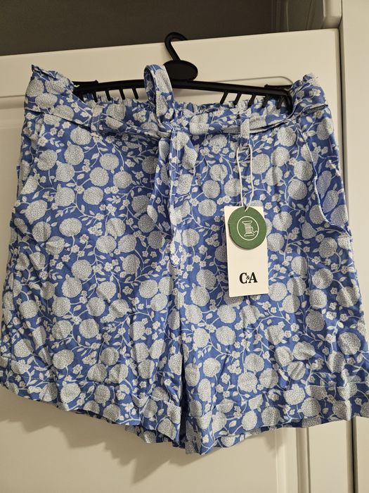 Pantaloni scurti C&A noi cu eticheta
