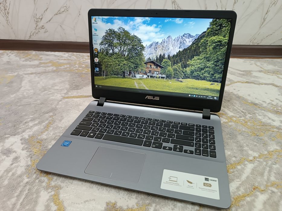 Ноутбук ASUS + Мышка и подставка.