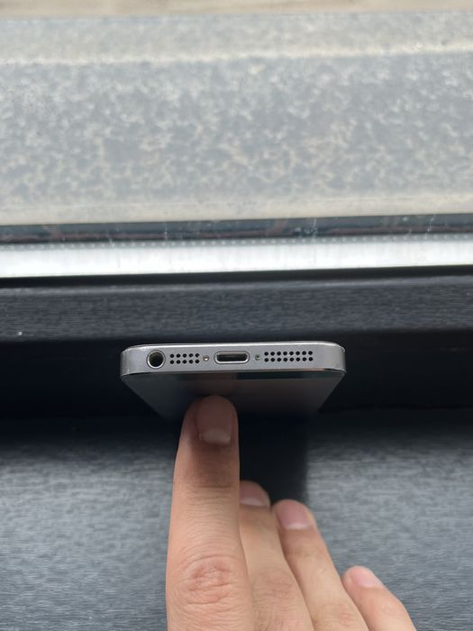 Легендарный Айфон 5 (договорный)