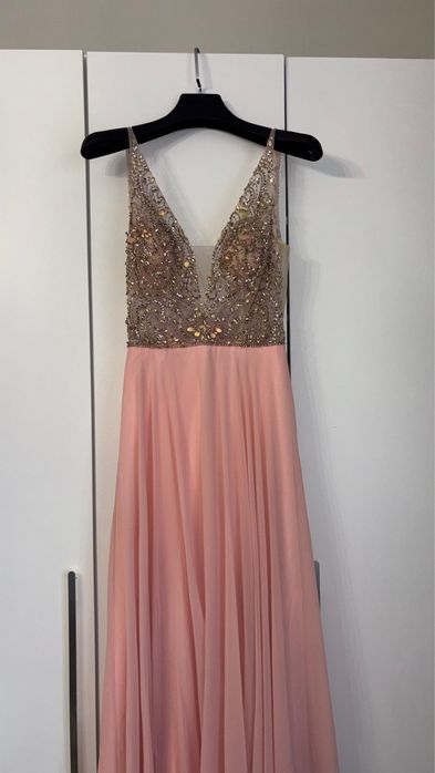 Платье бренда JVN by Jovani