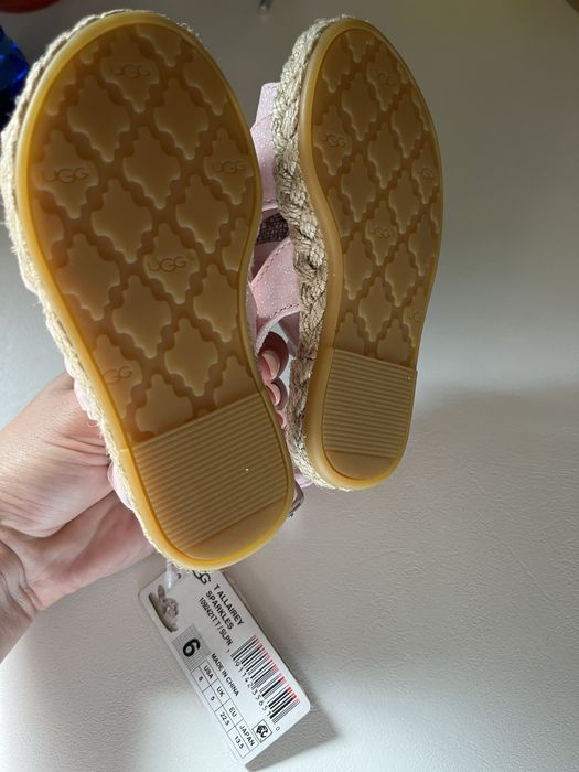 Sandale Ugg fetite ,22.5!