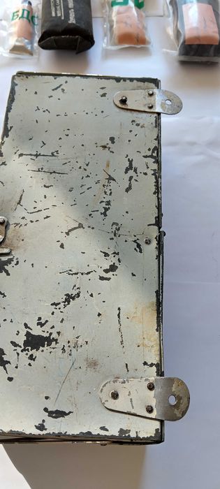 Аптечка от Първата световна война! Метална с консумативите!