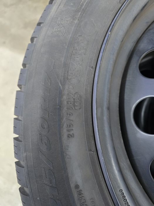 4 Броя Бусови Гуми 215/60/17C Michelin 2x8mm 2x7mm 23dot