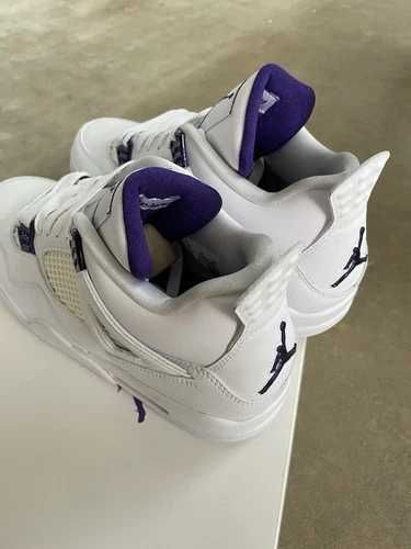 Sneakers Jordan4 Metallic Purple cu eticheta (nu Nike, Gucci, Adidas, Balenciaga)