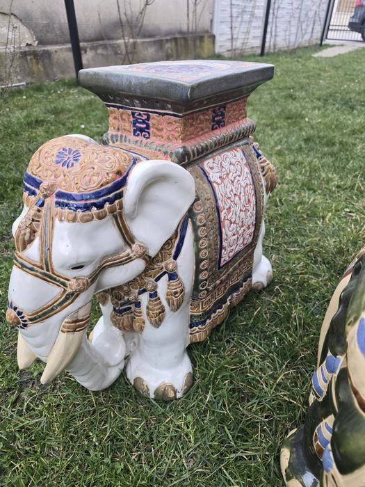 Vand 2 elefanți de ceramica