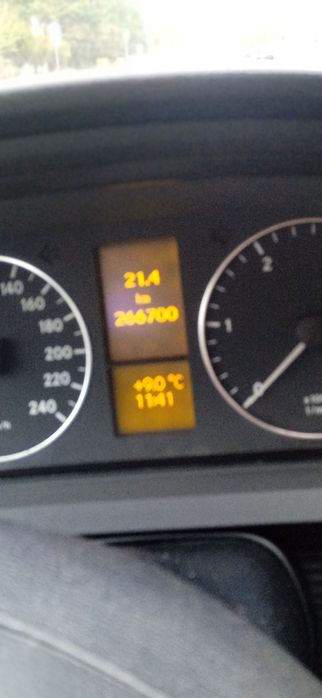 продавам лек автомобил Мерцедес А класа  в добро техническо състояние