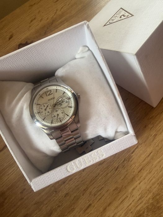 Намален -30 евроЧасовник Guess