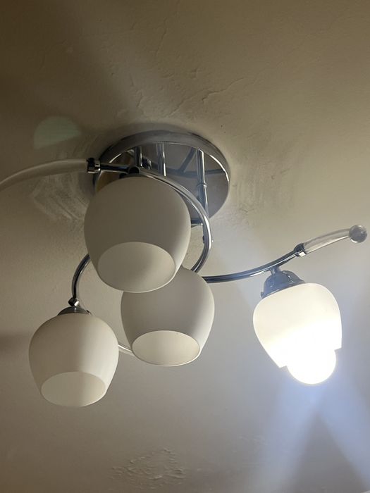 Продам 2 люстры.