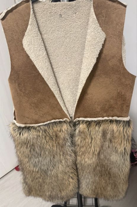 Vesta lunga de blana