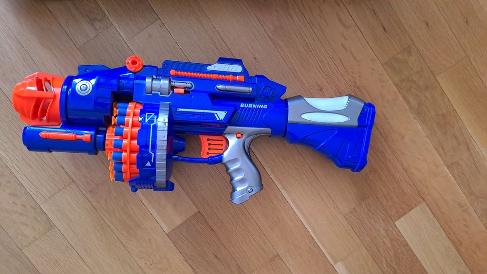 Голям бластер играчка