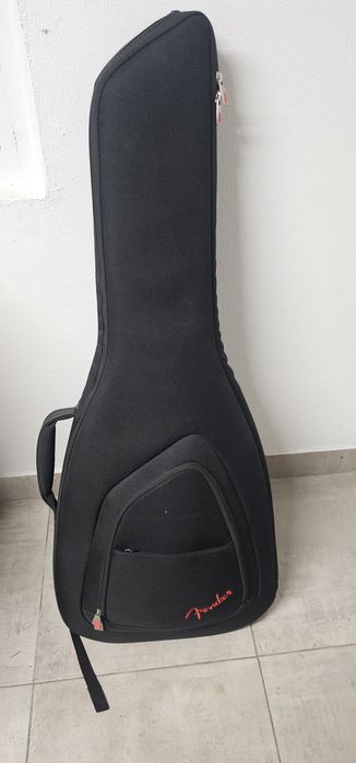 Vand fender player strat cu accesori