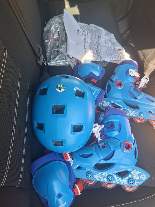 Set role copii Oxelo 28–30 cu cască și protecții