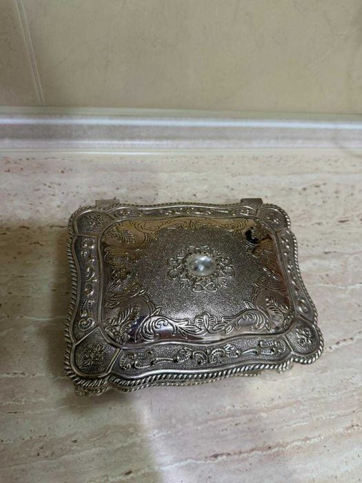 Две шкатулки для украшений