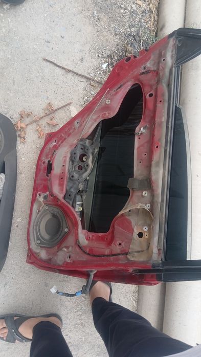 Тойота карина е дверь