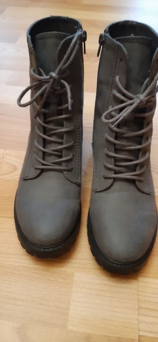 Дамски боти номер 39